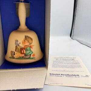 Goebel Hummel 1978 First Edition Annual Bell HUM 700 Boy Accordion W Germany Box